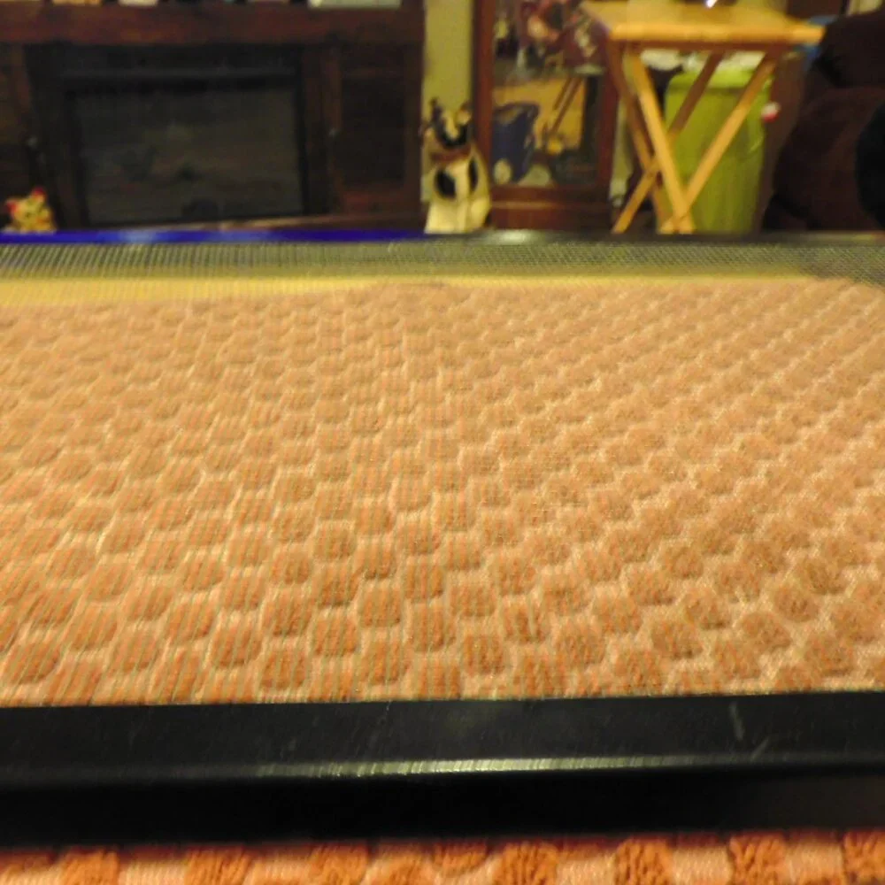 ;LIKE NEW SCREENED LID FOR AQUARIUM FOR SNAKE, LIZARD, ETC.